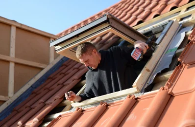 Pose de fenêtres de toit Velux à Locunolé